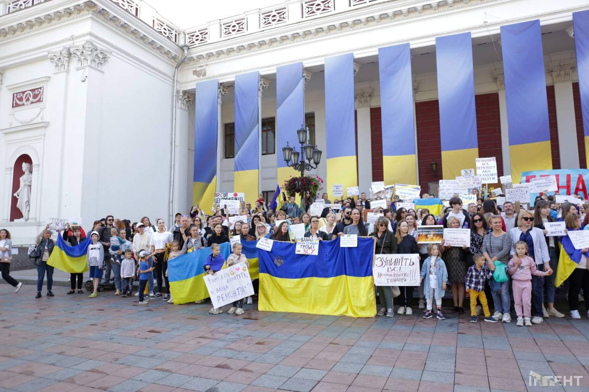 Одесити восьмий тиждень поспіль пікетували мерію