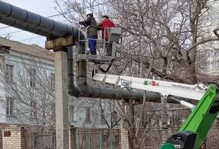 Херсонські комунальники знову долали наслідки російських обстрілів