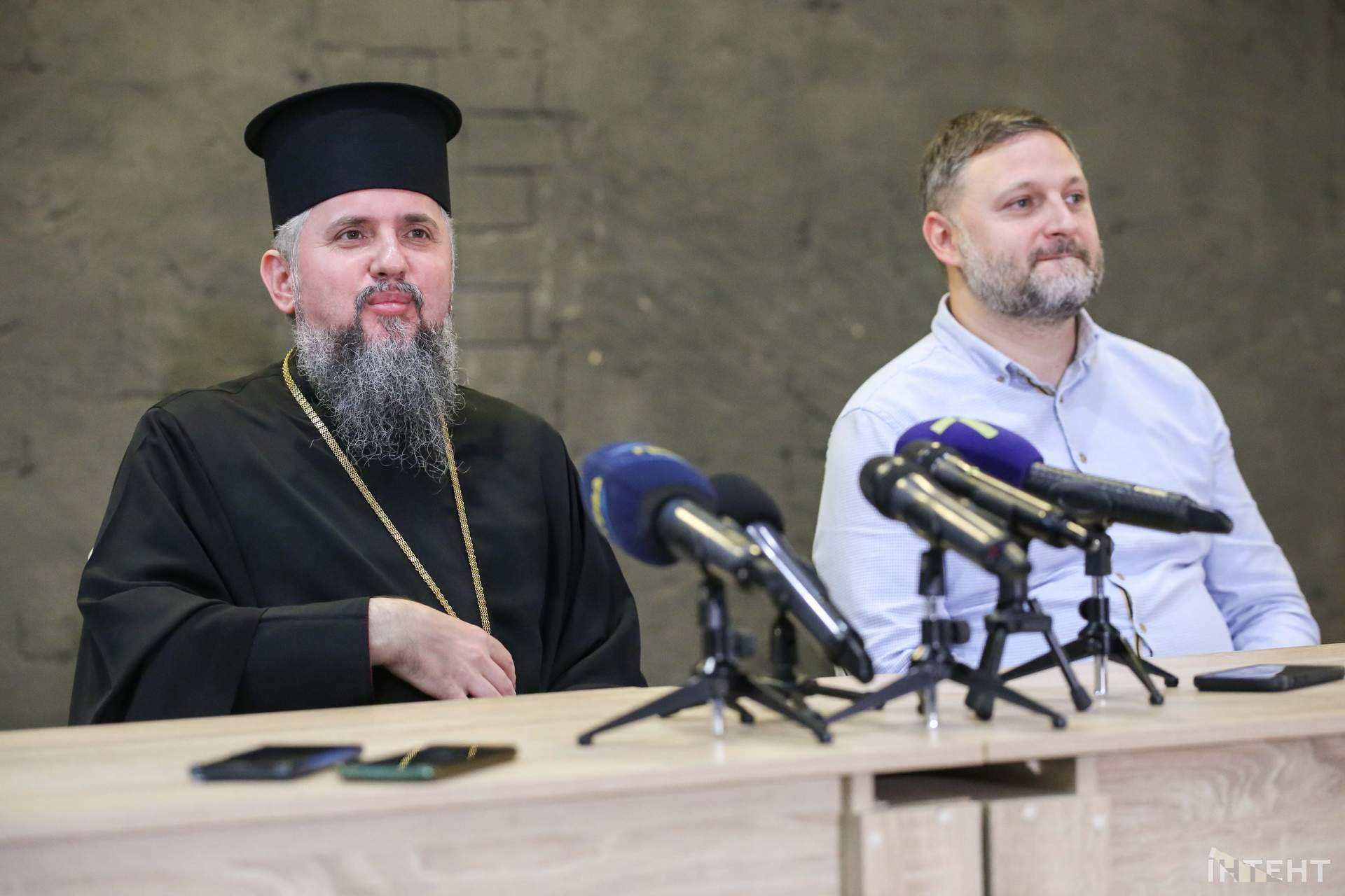 "Коли нас багато, ми можемо творити чудеса": Митрополит Епіфаній зустрівся з волонтерами