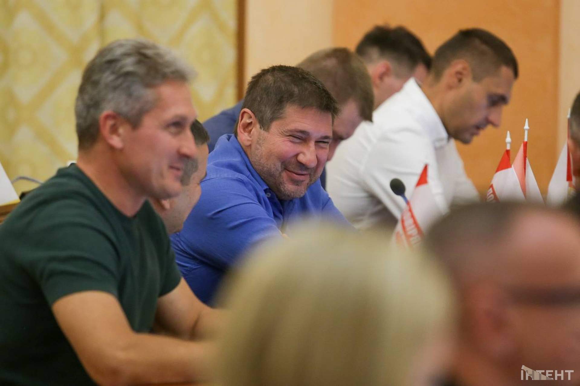 Бурхлива сесія та мітинг у світлинах Інтента