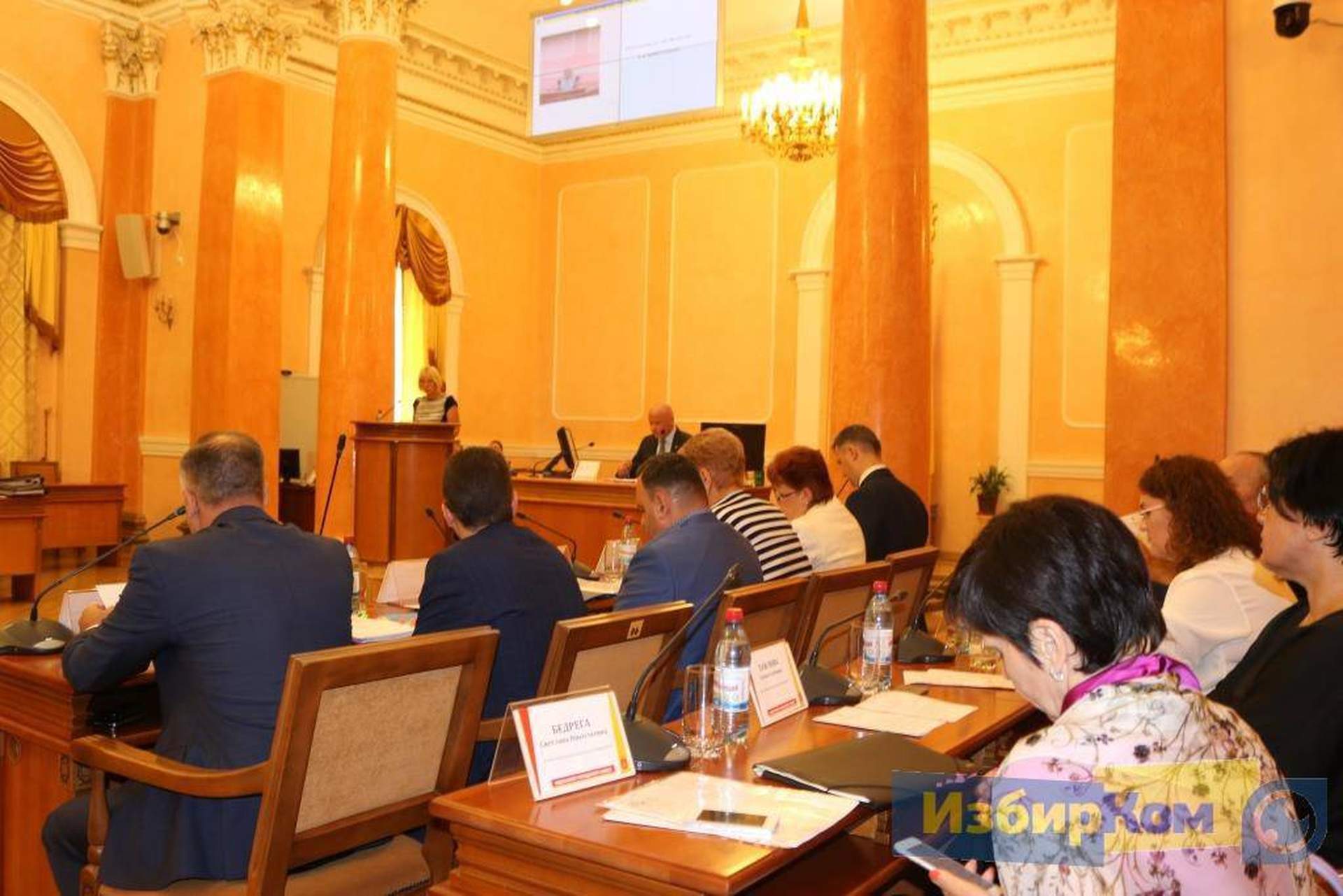 Неожиданная сессия Одесского горсовета: оцепление вокруг мэрии и сбор ради одного вопроса