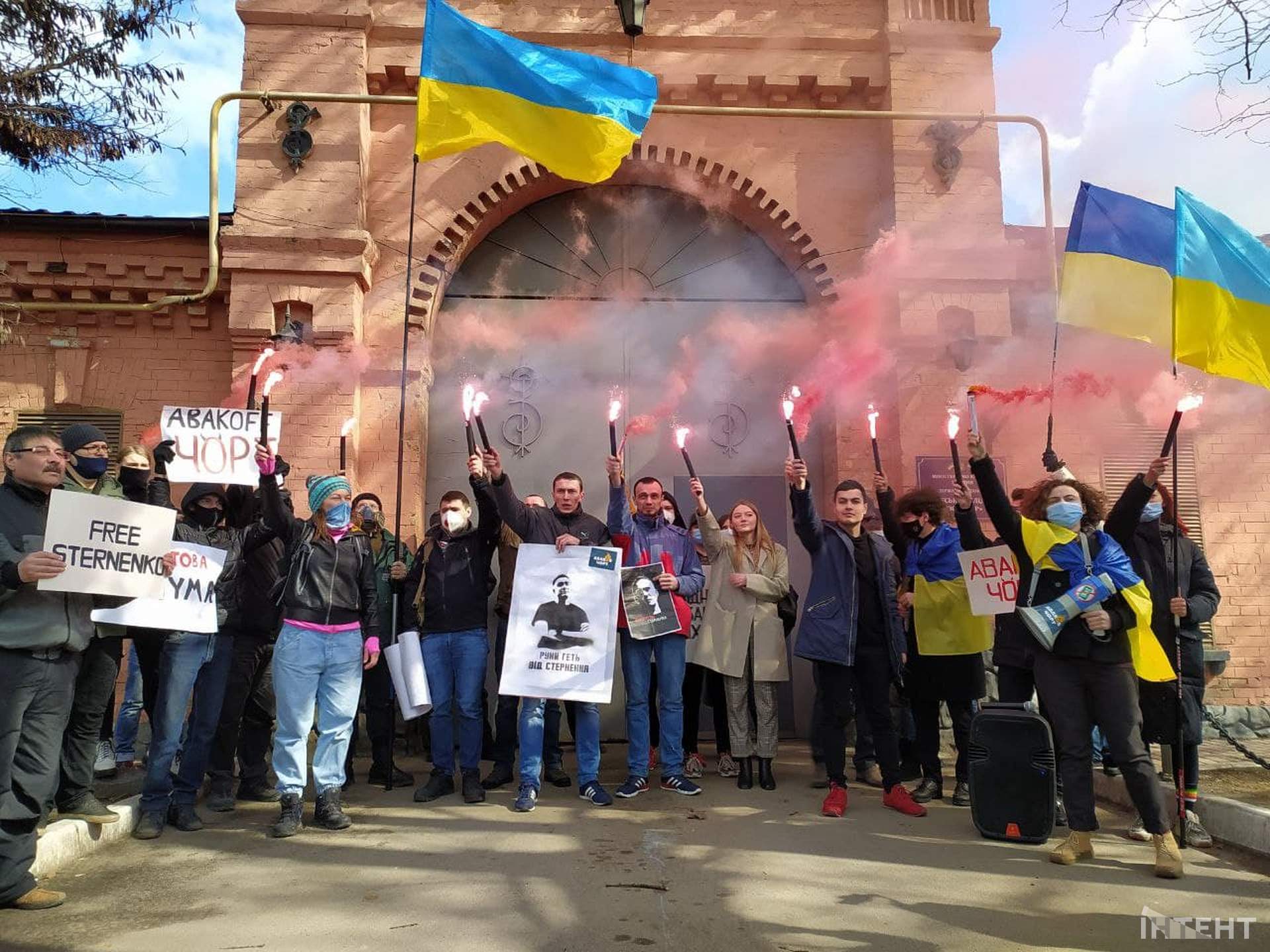Активісти привітали Сергія Стерненка з Днем народження під стінами Одеського СІЗО
