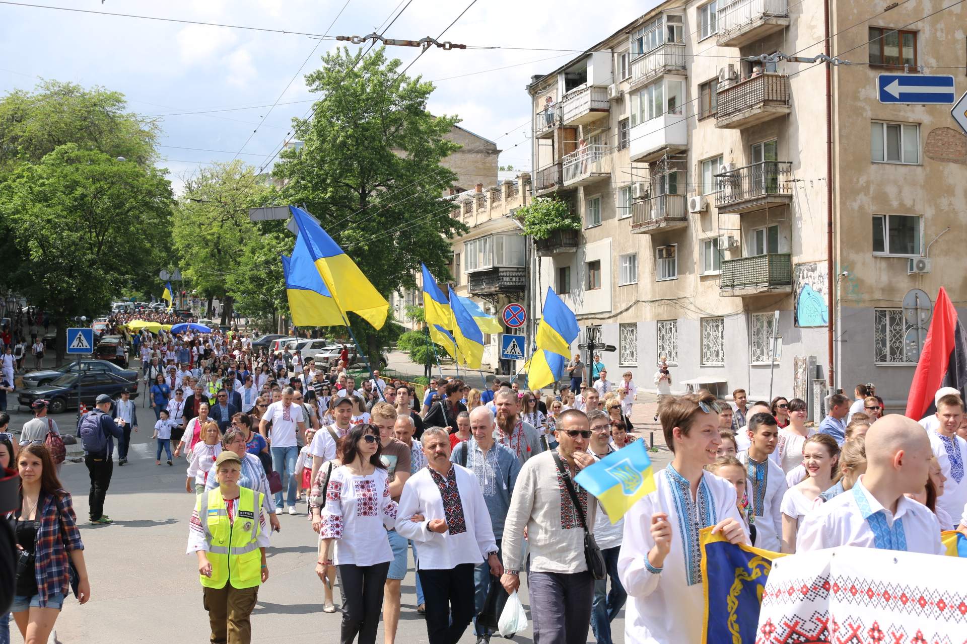 В Одессе состоялся «Мегамарш у вишиванках»