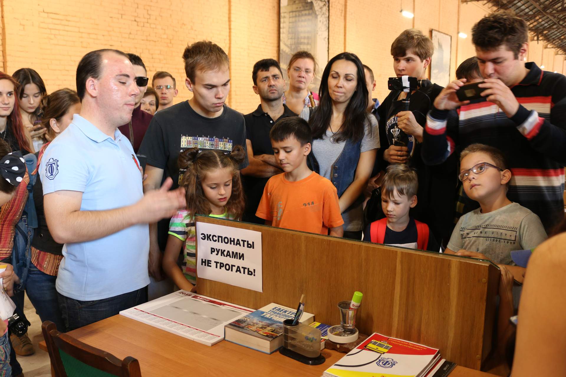 За дверима майстерень міського електротранспорту: новенький Odissey, тролейбус-поливач та ретровагон