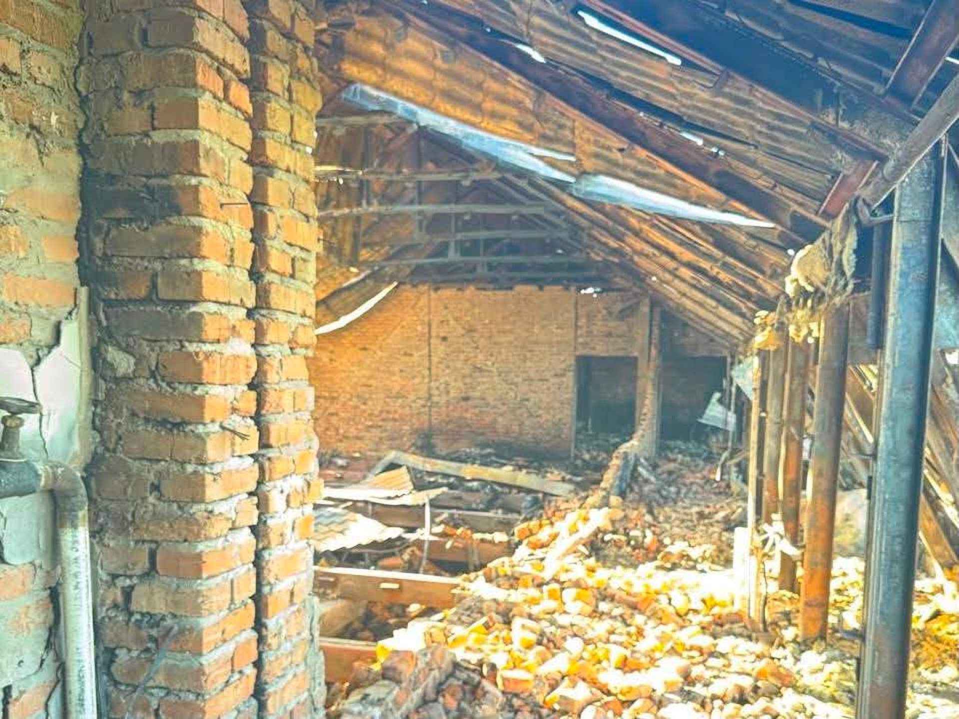 У Херсоні окупанти атакували податкову: вигоріли верхні поверхи