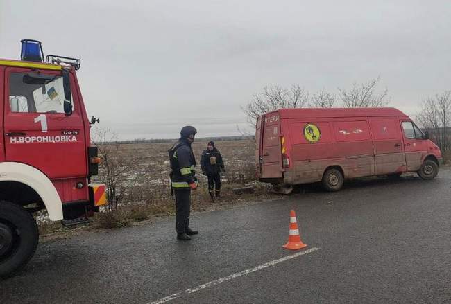 Рятувальники на Херсонщині визволили дві автівки