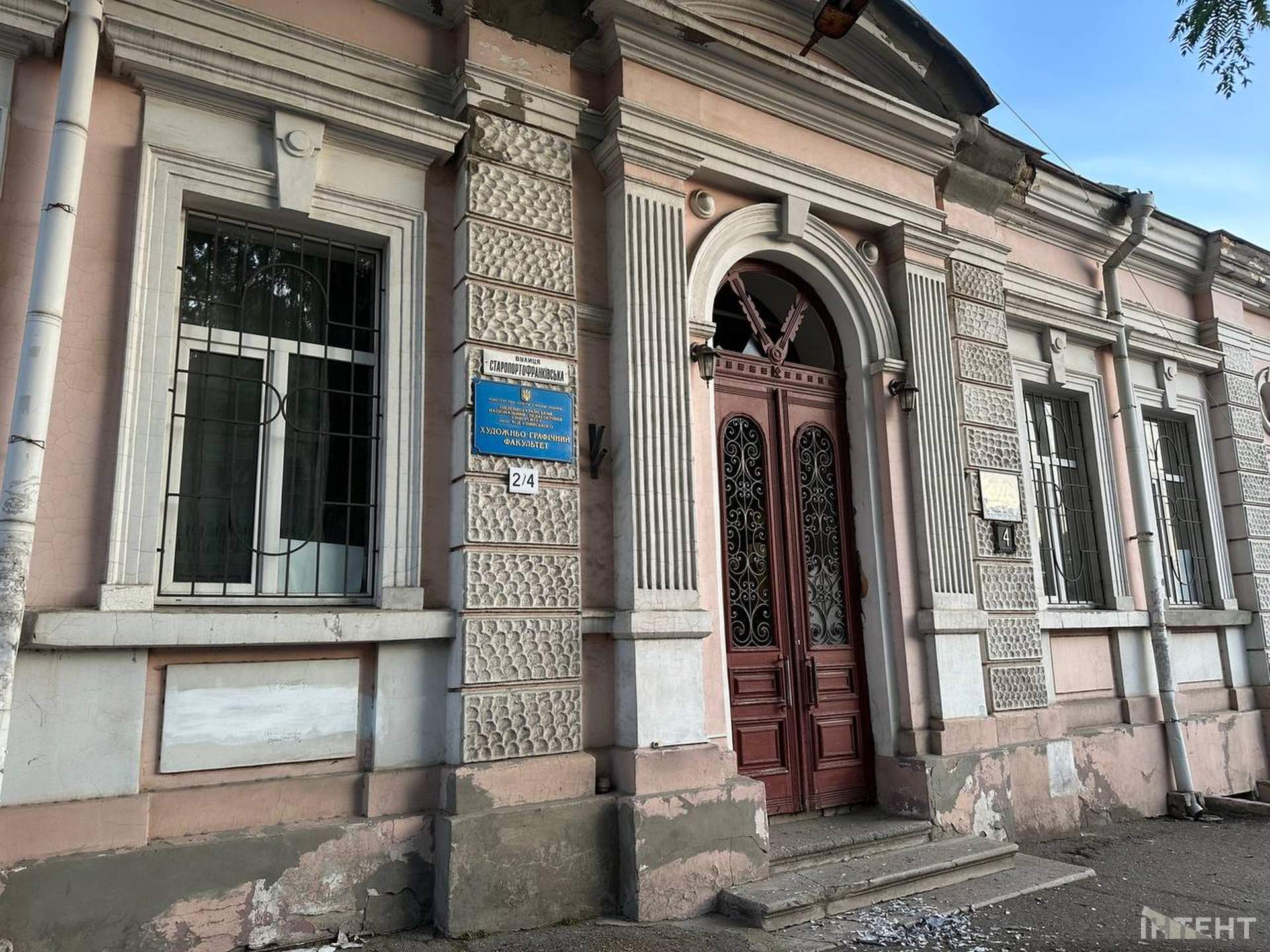 В Одесі дронами влучили в інклюзивний центр та дитсадок, 17 людей отримали поранення