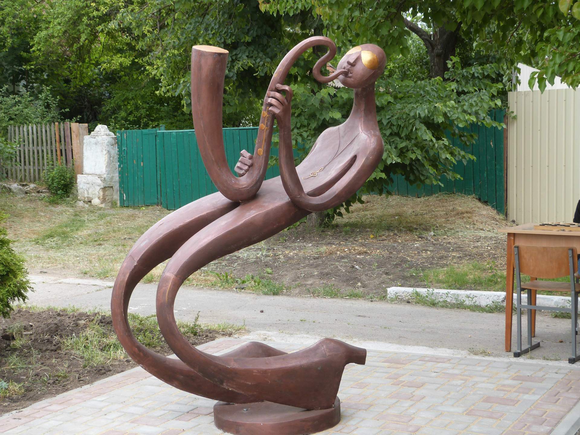 Під час фестивалю вуличного мистецтва у Доброславі відкрили металеву "перлинку"