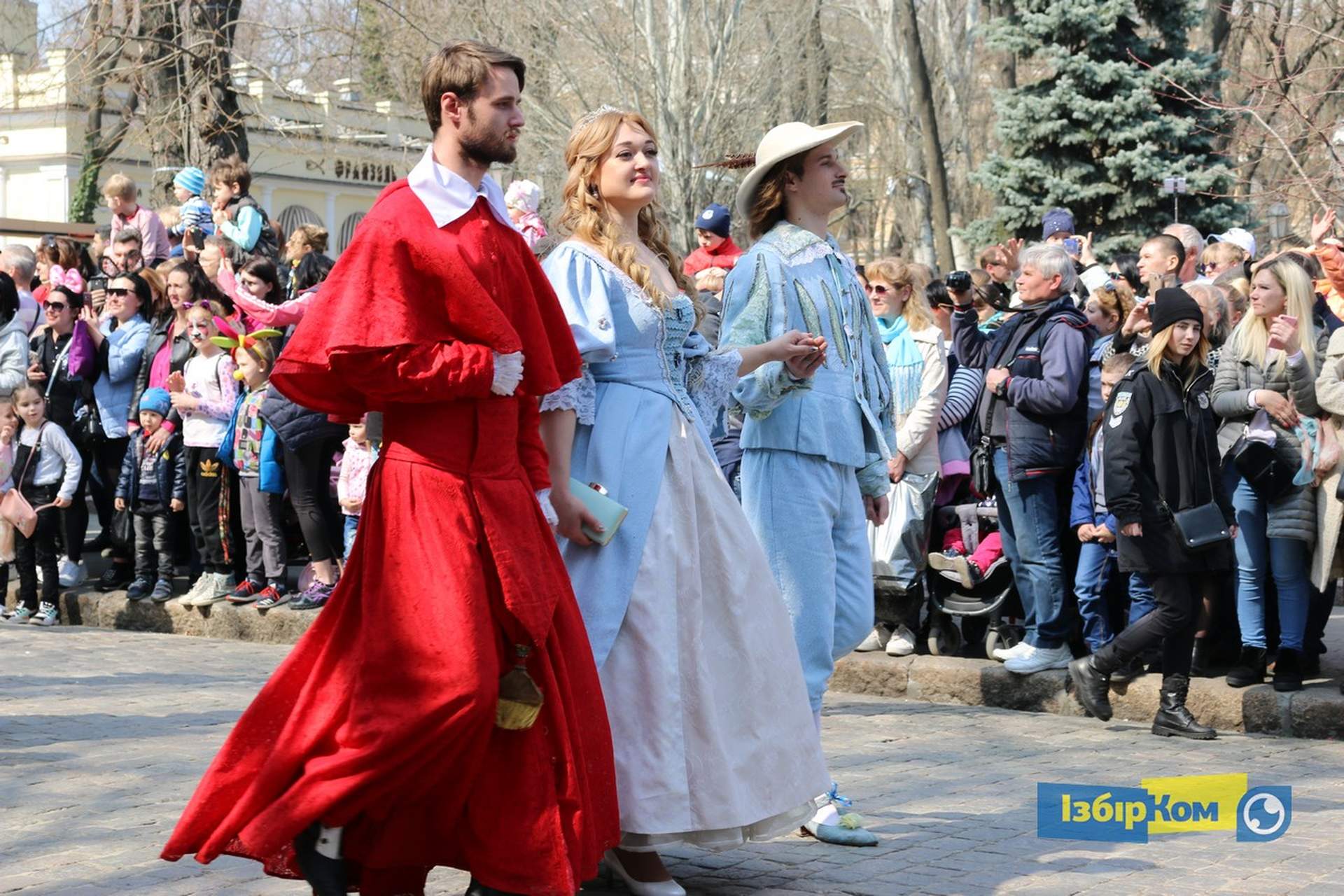 Парад Юморины 2019: зомби, клоуны и Чарли Чаплины