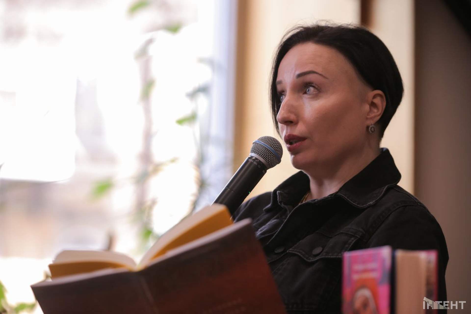 Лауреатка Шевченківської премії прочитала свої вірші на зустрічі з одеситами