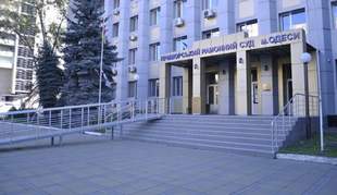 В Одессе осудили женщину, которая славила советскую милицию и называла Зеленского убийцей