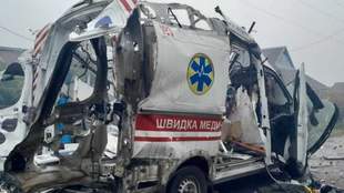 Окупанти вночі атакували з дрона автівку швидкої у Херсоні та поранили 34 людини