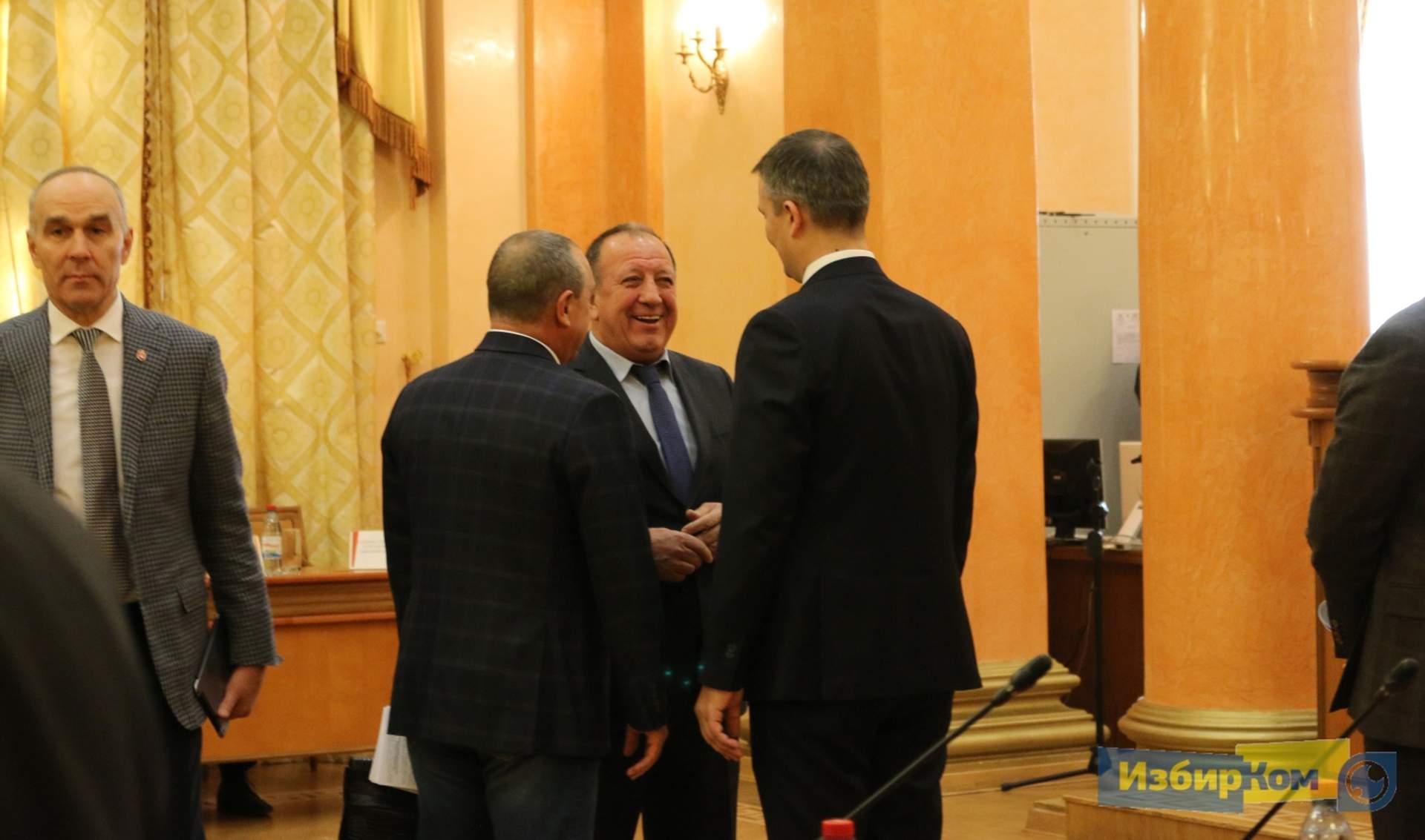 Сессия Одесского городского совета: розы депутатам и более ста вопросов повестки дня