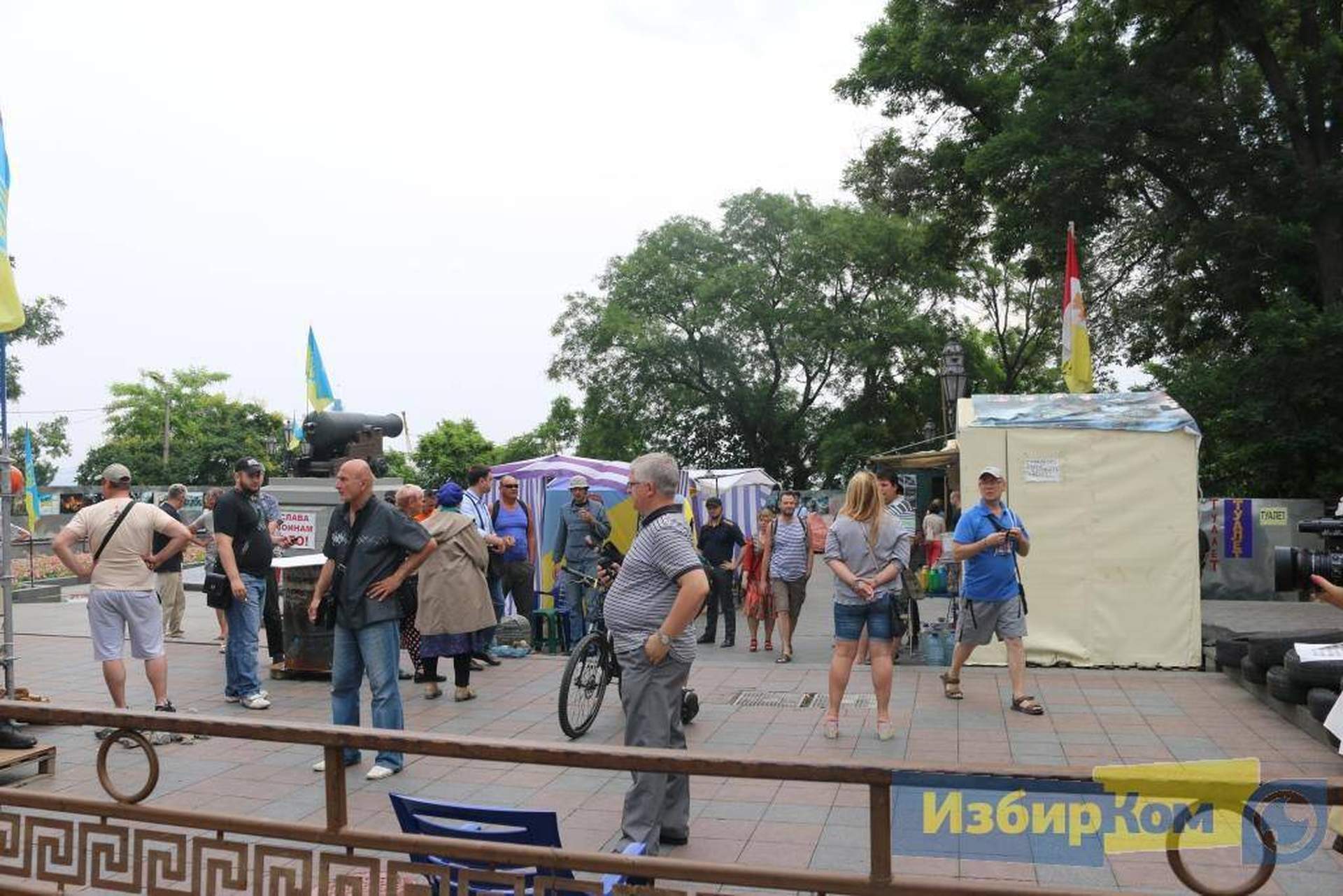 Неожиданная сессия Одесского горсовета: оцепление вокруг мэрии и сбор ради одного вопроса