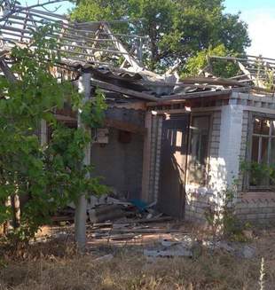 Russian attack on Kherson region: damaged houses and wounded people