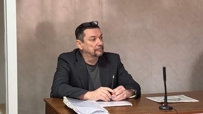 Карамаліков у залі суду. Фото: МІПЛ