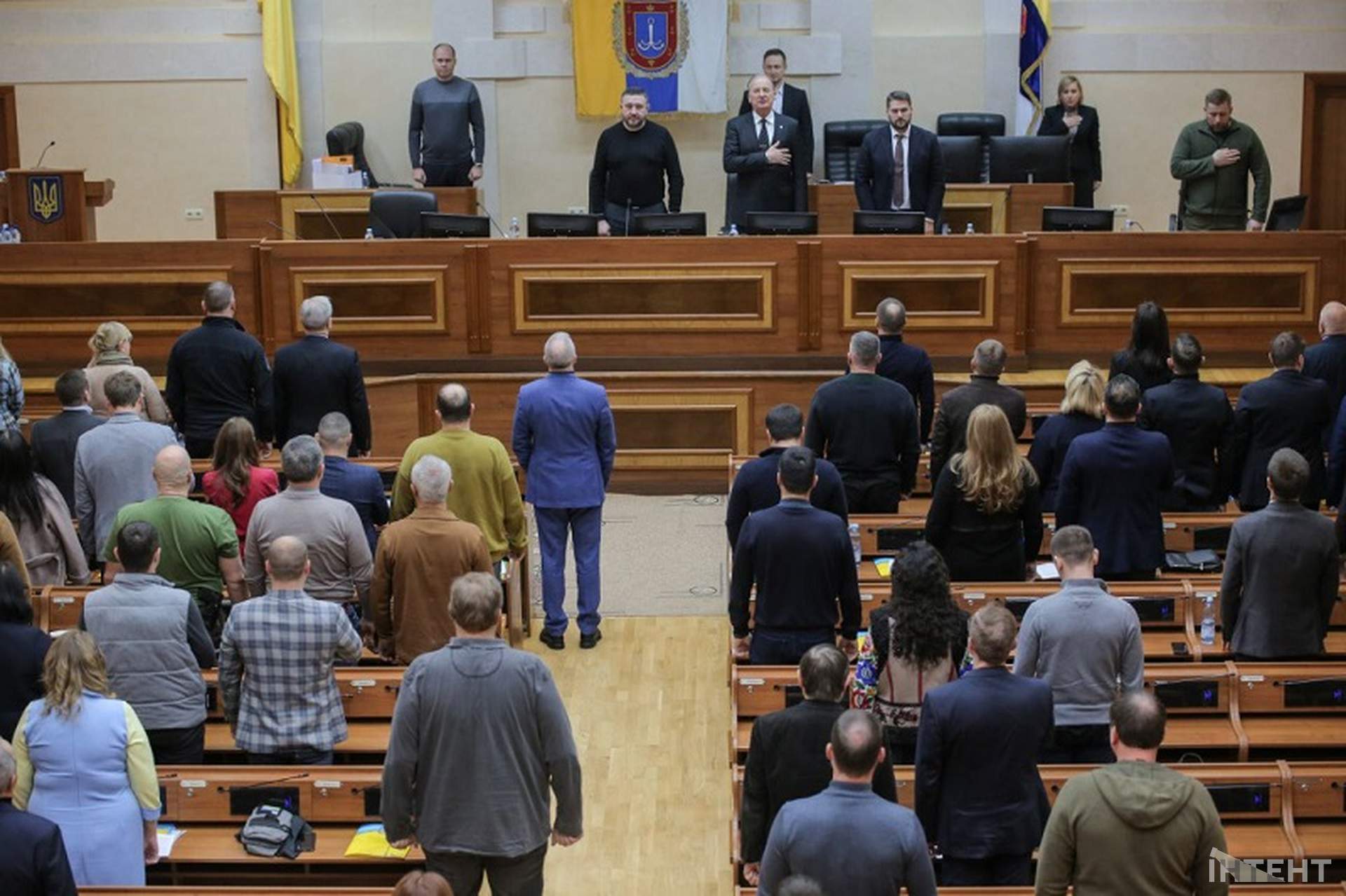 Шрапнель та невдалий перформанс: світлини з сесії Одеської облради