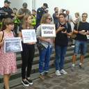 Сессия Одесского городского совета: потасовки с митингующими и попытки экс-нардепа попасть в здание мэрии