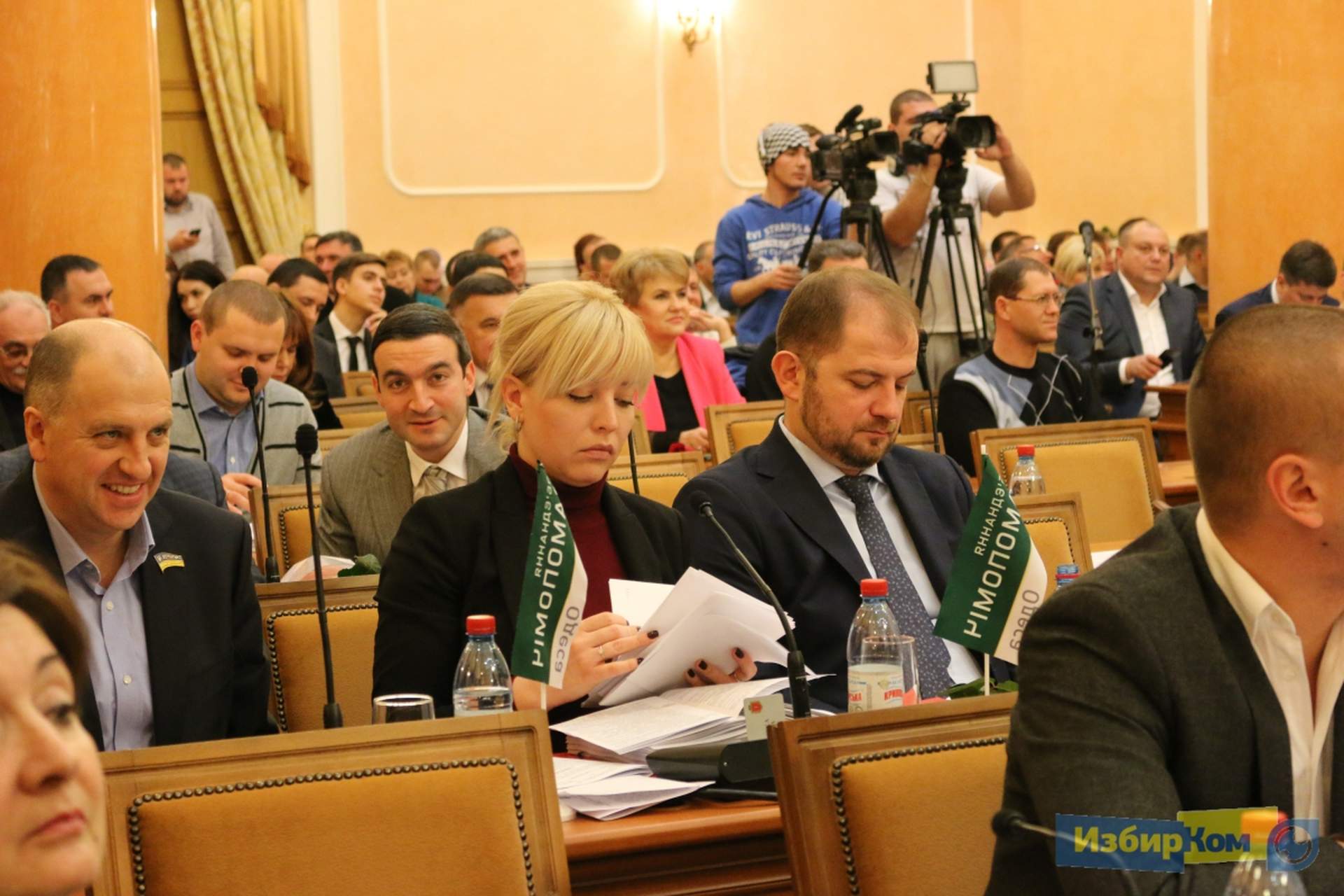 Сессия Одесского городского совета: розы депутатам и более ста вопросов повестки дня