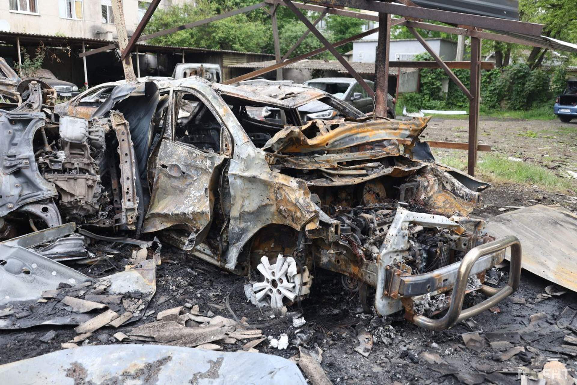 Внаслідок російської атаки в Одесі вночі згоріли 20 авто