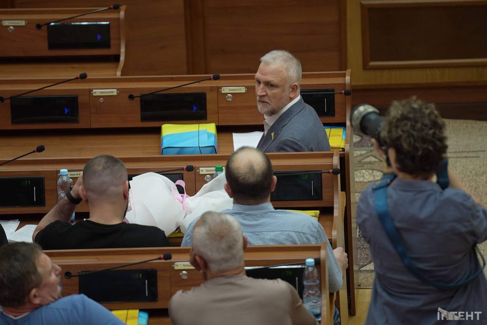 Депутатські суперечки й рокірування у світлинах Інтента