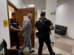 Долари у скляній банці: суддю Чауса засудили до 10 років за хабарництво