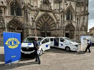 Миколаївські медзаклади отримали "швидкі" від Франції