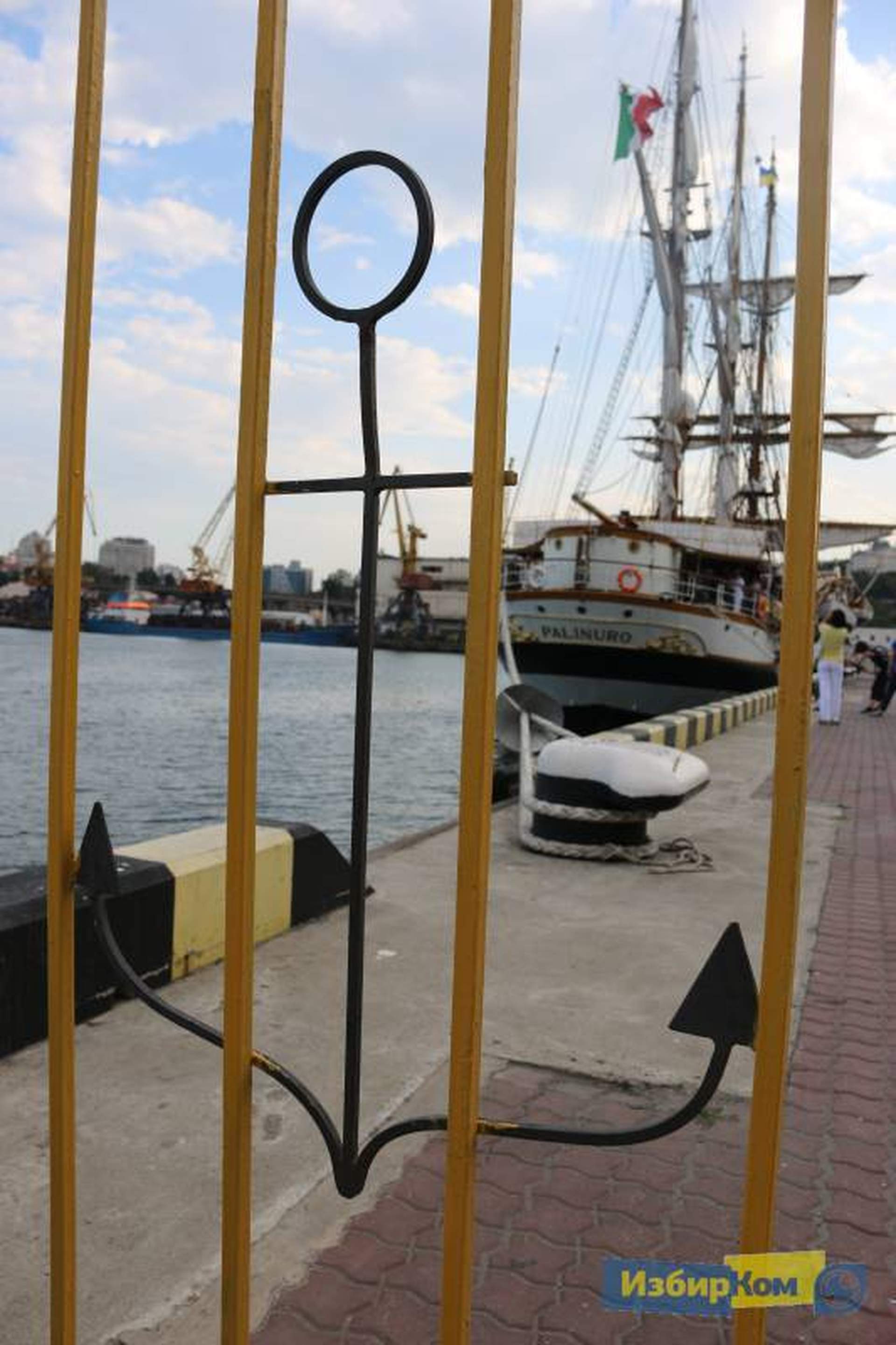 В Одессу прибыл парусник ВМС Италии