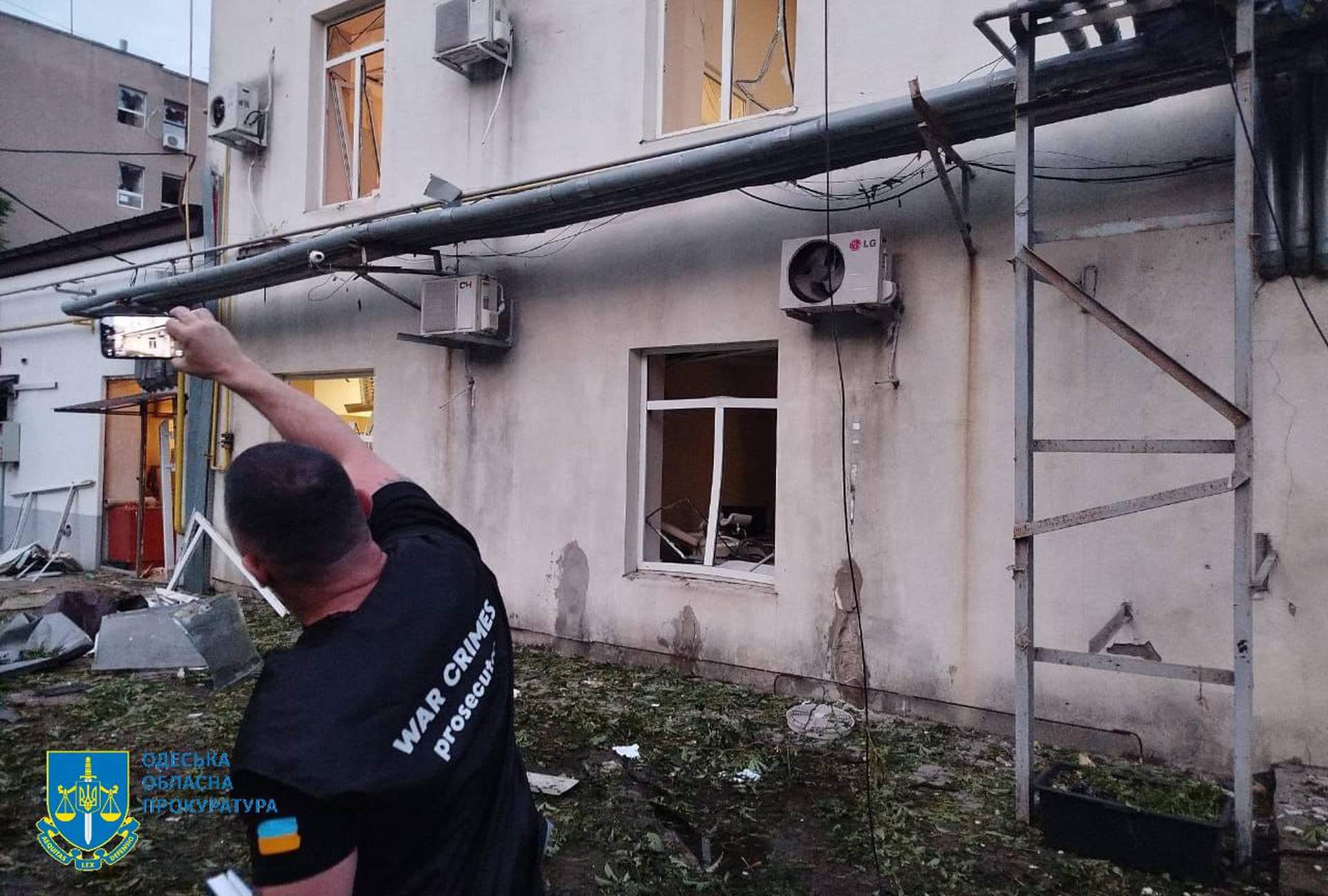 Вночі росіяни вбили в Одесі двох людей й поцілили в пологовий будинок