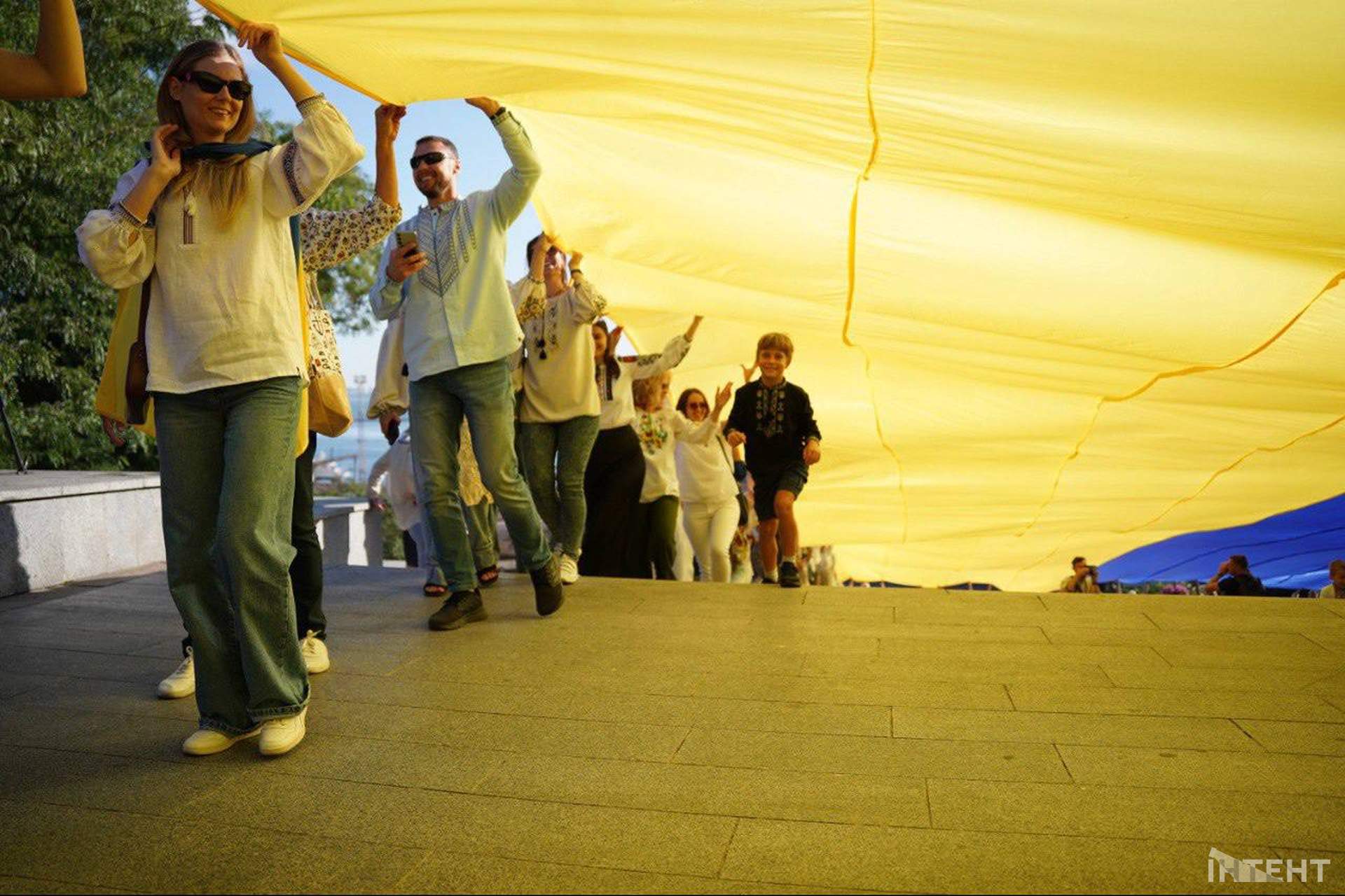 В Одесі розгорнули 34-метровий прапор України до Дня Незалежності