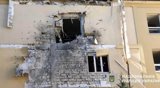 Наслідки атаки на Херсон. ФОТО: npu.gov.ua