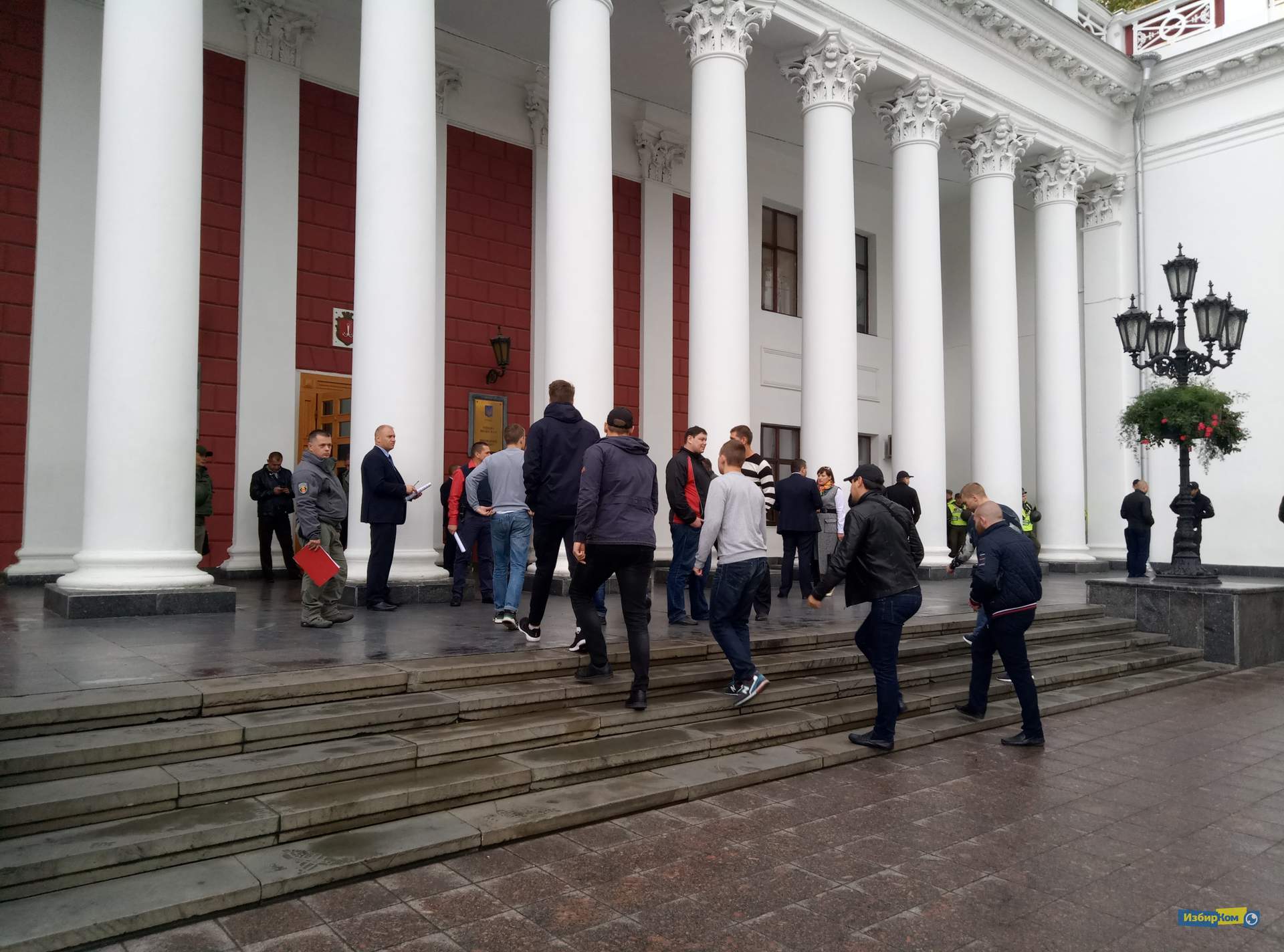 Сессия Одесского горсовета: миллиард в кредит и "темники" для депутатов