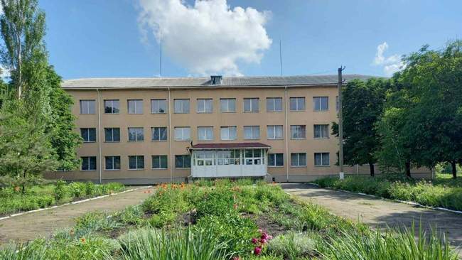 Company suspected of embezzlement awarded contract for school shelter in Kherson region