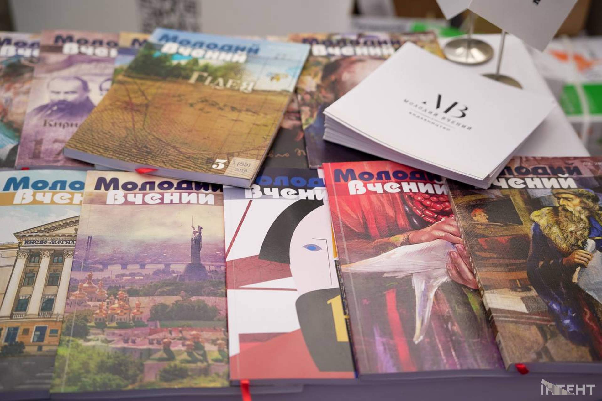 Одеська бібліотека прийняла ювілейну виставку-форум "Українська книга на Одещині"