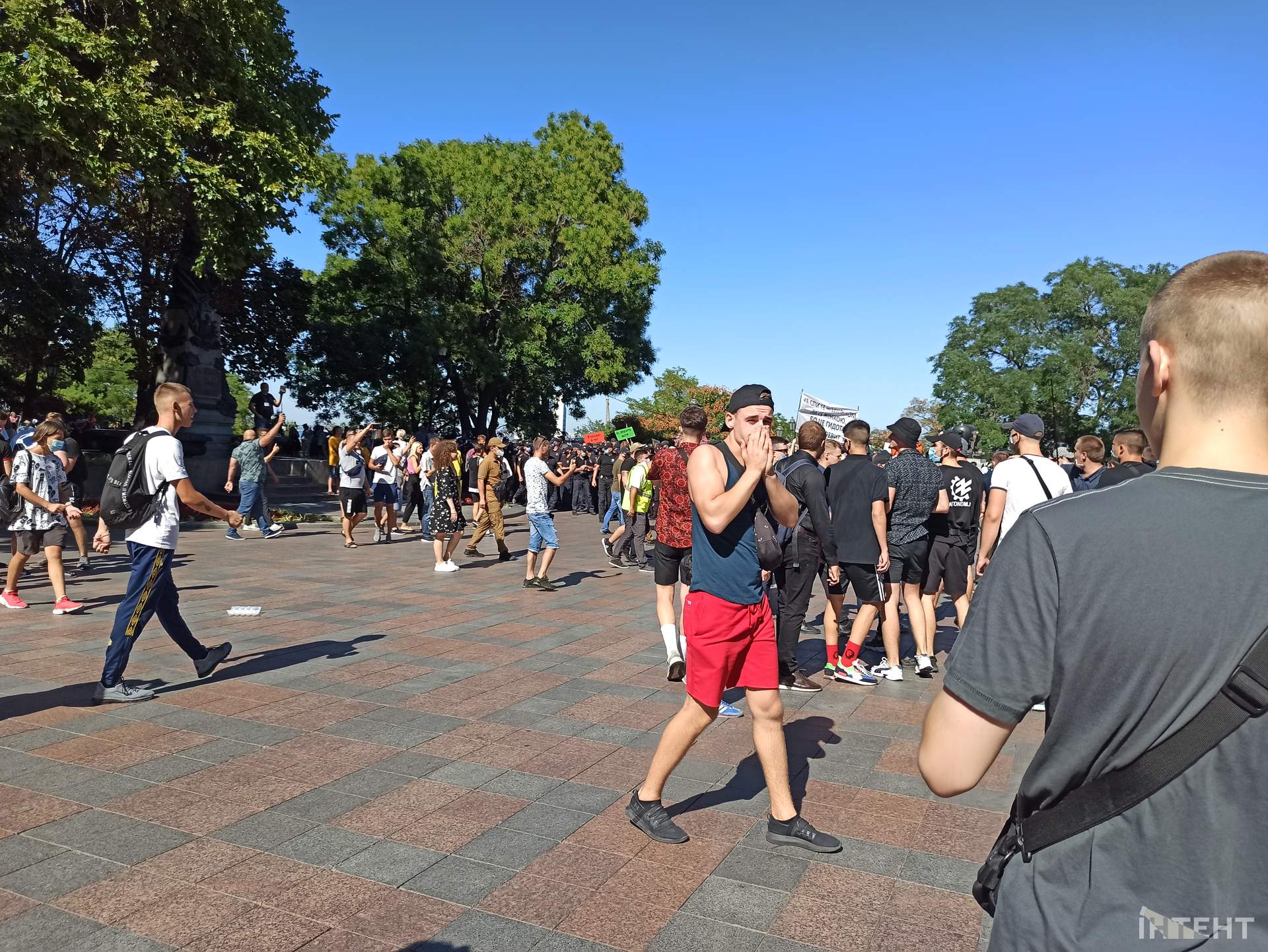 Акція в рамках "Одеса Прайду": протистояння біля мерії