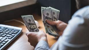 Ексдиректор компанії з Херсонщини викрав бюджетні кошти та втік у Швейцарію