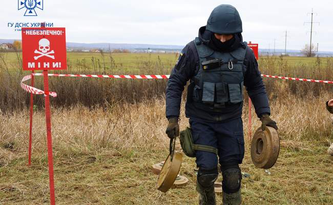 Розмінування Херсонщини триватиме. Фото: ДСНС