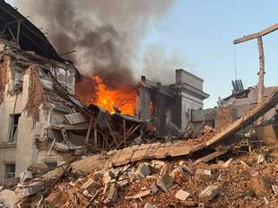 Оккупанты сожгли здание Херсонской ОГА