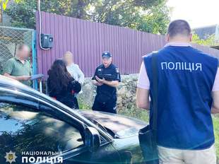 Жителі Миколаєва оформляли фейкові посвідчення волонтера для виїзду чоловіків за кордон