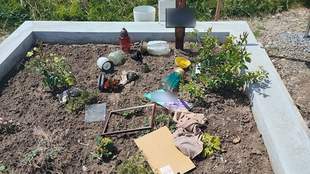 Police Detain Teens for Desecrating Graves of Ukrainian Defenders