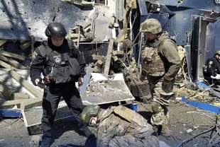 Ворог гатив по пункту незламності на Херсонщині, багато постраждалих