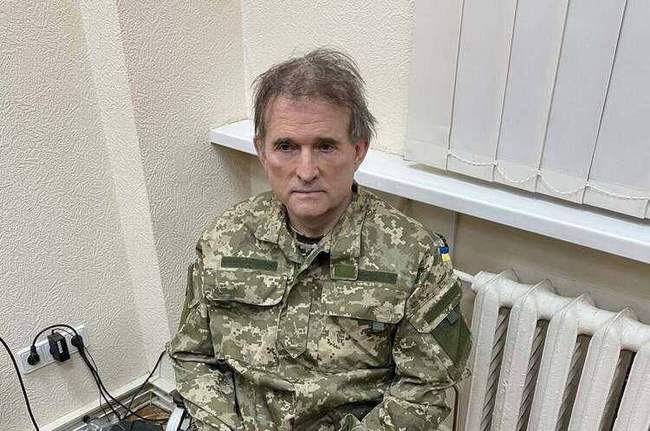 Суд продовжив строк тримання Медведчука під вартою