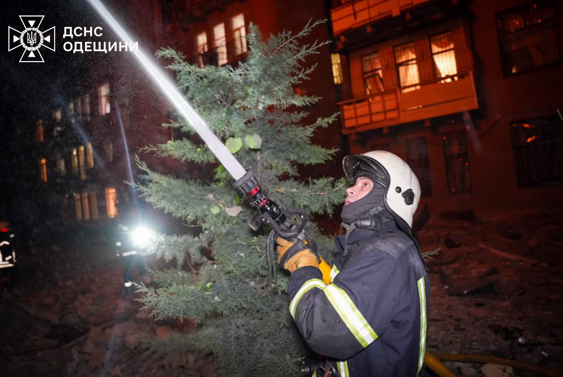 Нічна атака Одеси: 10 місць влучань, постраждалі рятівники та пошкодження вокзалу