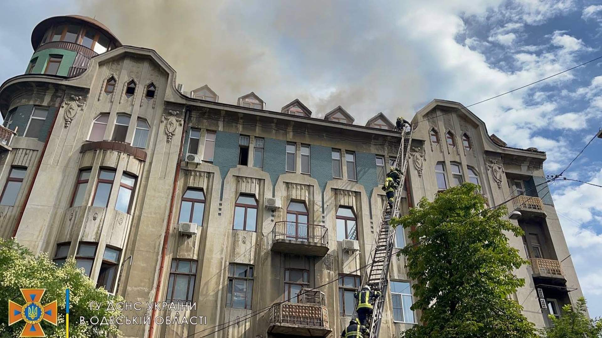 В Одесі кілька годин гасили пожежу в пам'ятці архітектури