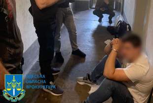 Одесский полицейский отделался штрафом за вымогательство средств у родителей погибшего мальчика