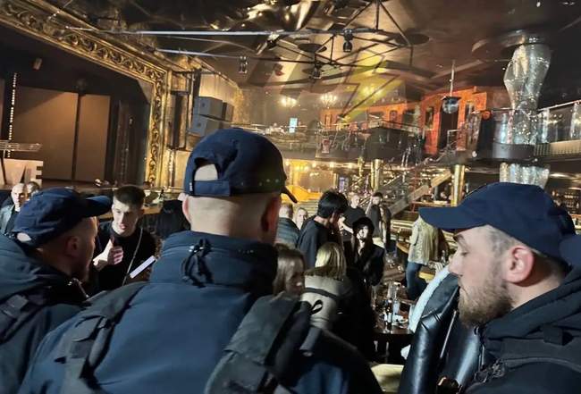 Поліція в клубі Palladium ФОТО: очевидців