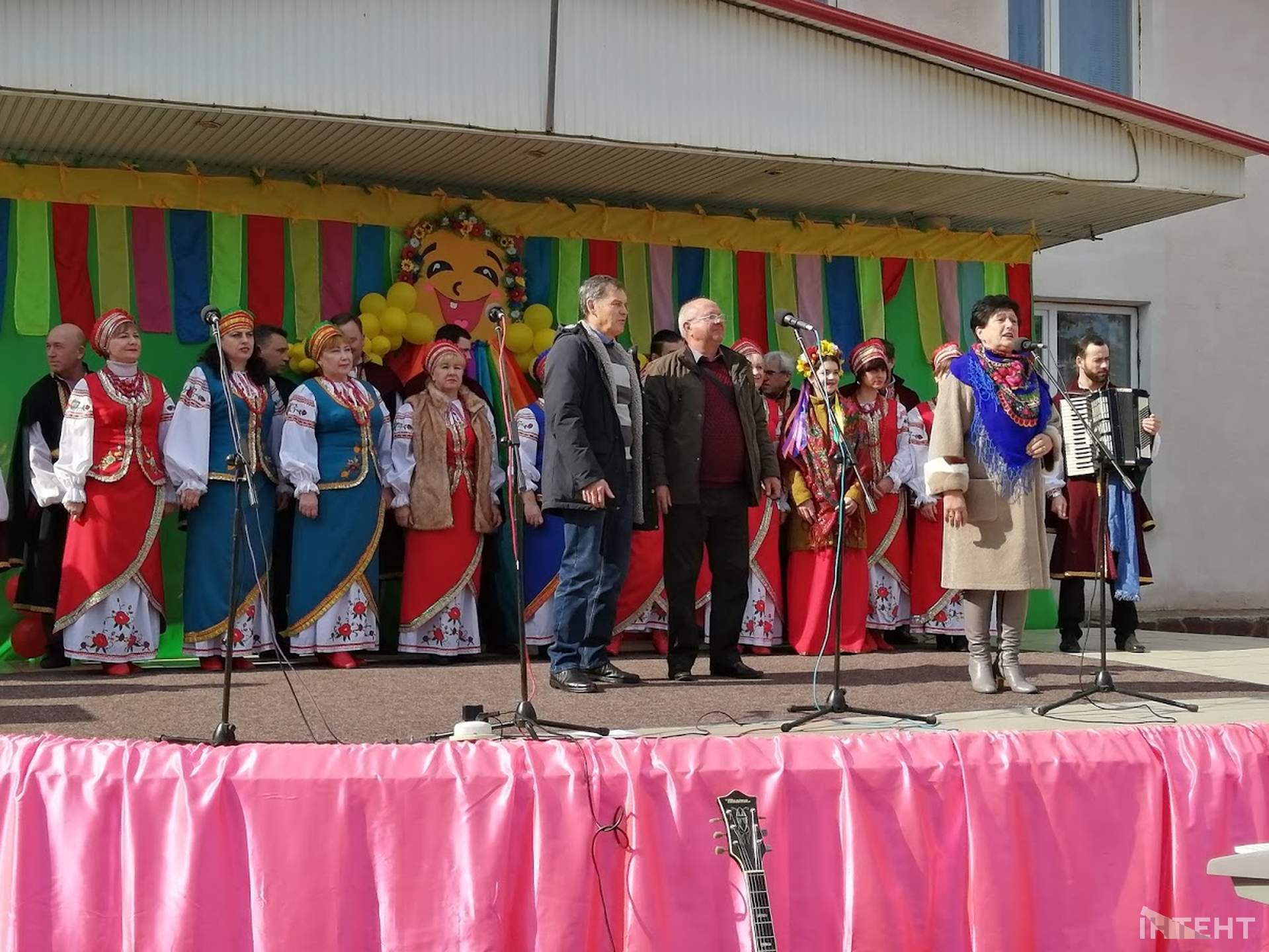 Роздільна зустріла весну ярмарком млинців, піснями та частуванням