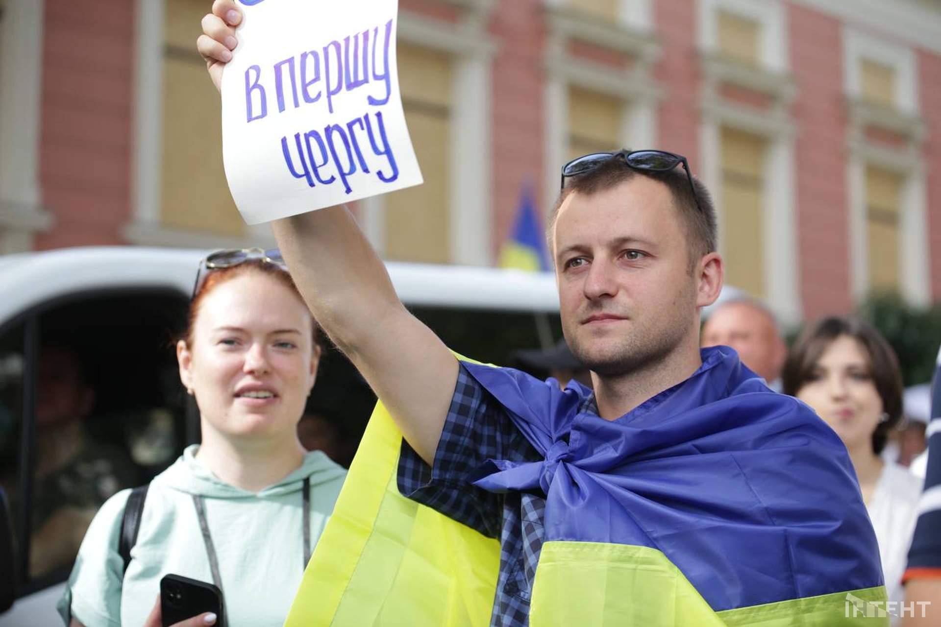 "В першу чергу - ЗСУ": в Одесі вже майже два тижні протестують проти несвоєчасних тендерів