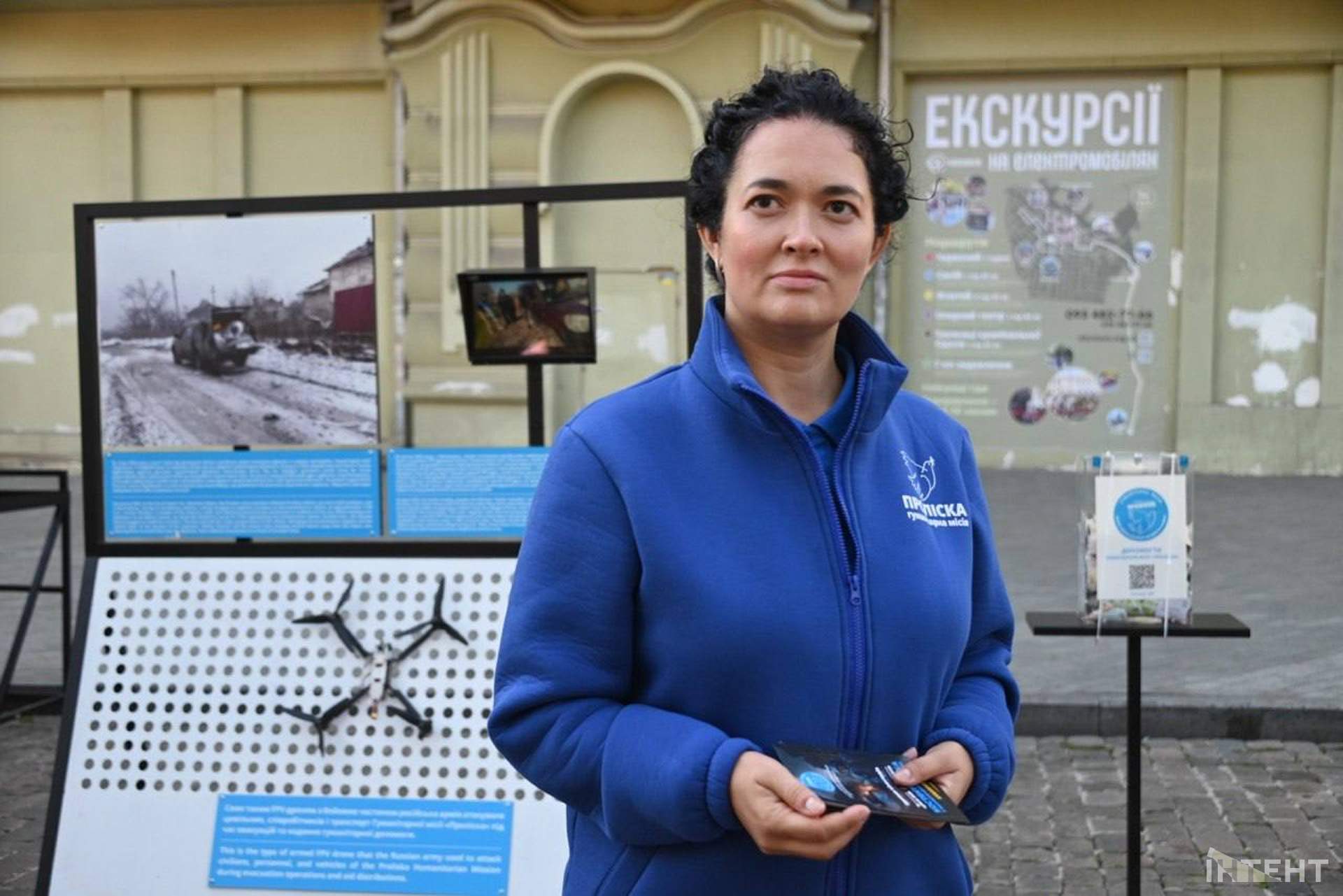 У центрі Одеси відкрили виставку про гуманітарні місії під обстрілами