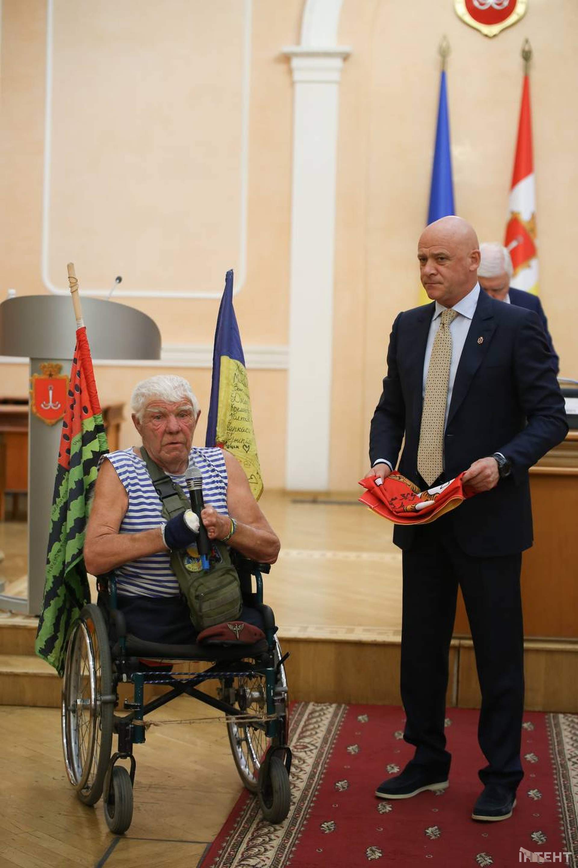 Дядя Гриша у гостях та вимкнення світла: сесія Одеської міської ради у світлинах Інтента